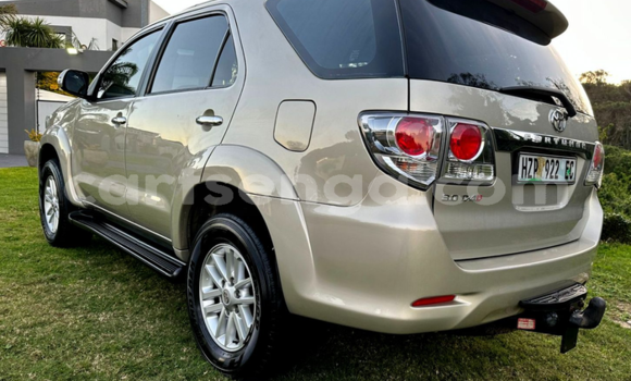Acheter Occasion Voiture Toyota Fortuner Beige à Hlatikulu, Shiselweni District Acheter Occasion Voiture Toyota Fortuner Beige à Hlatikulu, Shiselweni District