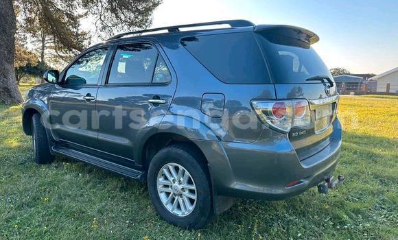 Nunua Ilio tumika Toyota Fortuner Silver Gari ndani ya Ezulwini nchini Hhohho Nunua Ilio tumika Toyota Fortuner Silver Gari ndani ya Ezulwini nchini Hhohho