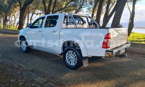 Buy Used Toyota Hilux White Car in Hlatikulu in Shiselweni District