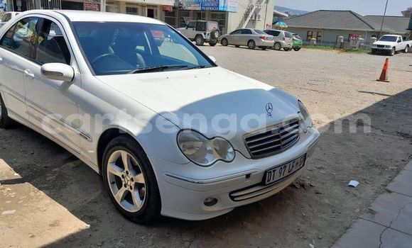 Nunua Ilio tumika Mercedes-Benz C-Classe White Gari ndani ya Lobamba nchini Manzini Nunua Ilio tumika Mercedes-Benz C-Classe White Gari ndani ya Lobamba nchini Manzini