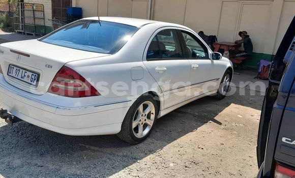 Nunua Ilio tumika Mercedes-Benz C-Classe White Gari ndani ya Lobamba nchini Manzini Nunua Ilio tumika Mercedes-Benz C-Classe White Gari ndani ya Lobamba nchini Manzini