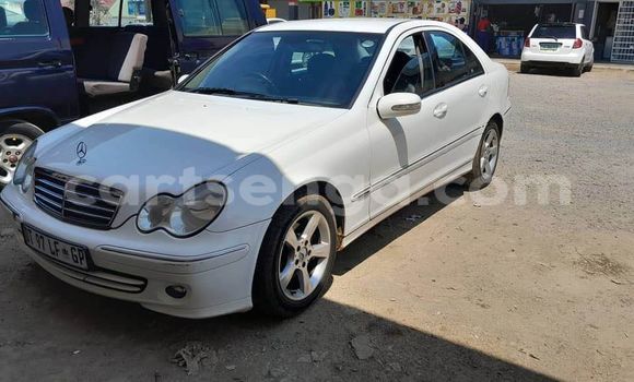 Nunua Ilio tumika Mercedes-Benz C-Classe White Gari ndani ya Lobamba nchini Manzini Nunua Ilio tumika Mercedes-Benz C-Classe White Gari ndani ya Lobamba nchini Manzini