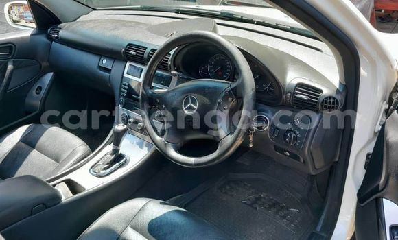 Nunua Ilio tumika Mercedes-Benz C-Classe White Gari ndani ya Lobamba nchini Manzini Nunua Ilio tumika Mercedes-Benz C-Classe White Gari ndani ya Lobamba nchini Manzini