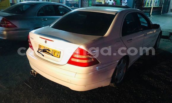 Nunua Ilio tumika Mercedes‒Benz C–Class White Gari ndani ya Manzini nchini Manzini Nunua Ilio tumika Mercedes‒Benz C–Class White Gari ndani ya Manzini nchini Manzini