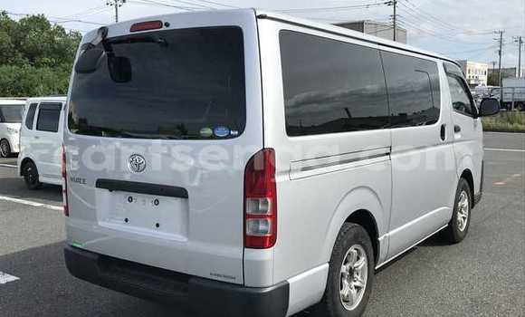 Nunua Ilio tumika Toyota Hiace Silver Gari ndani ya Mbabane nchini Manzini Nunua Ilio tumika Toyota Hiace Silver Gari ndani ya Mbabane nchini Manzini