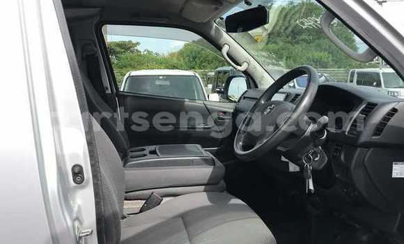 Nunua Ilio tumika Toyota Hiace Silver Gari ndani ya Mbabane nchini Manzini Nunua Ilio tumika Toyota Hiace Silver Gari ndani ya Mbabane nchini Manzini