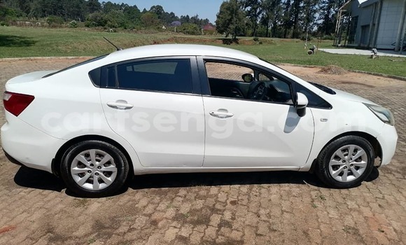 Nunua Ilio tumika Kia Rio White Gari ndani ya Kwaluseni nchini Manzini Nunua Ilio tumika Kia Rio White Gari ndani ya Kwaluseni nchini Manzini
