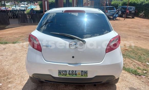 Nunua Ilio tumika Mazda 2 White Gari ndani ya Kwaluseni nchini Manzini Nunua Ilio tumika Mazda 2 White Gari ndani ya Kwaluseni nchini Manzini