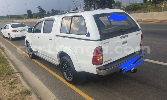 Nunua Ilio tumika Toyota Hilux White Gari ndani ya Kwaluseni nchini Manzini Nunua Ilio tumika Toyota Hilux White Gari ndani ya Kwaluseni nchini Manzini