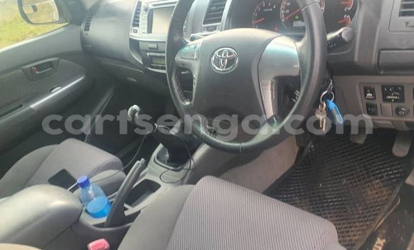 Nunua Ilio tumika Toyota Hilux White Gari ndani ya Kwaluseni nchini Manzini Nunua Ilio tumika Toyota Hilux White Gari ndani ya Kwaluseni nchini Manzini