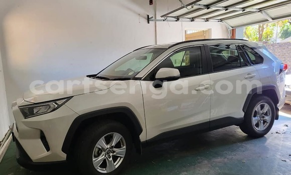 Buy Used Toyota RAV4 White Car in Kwaluseni in Manzini Buy Used Toyota RAV4 White Car in Kwaluseni in Manzini