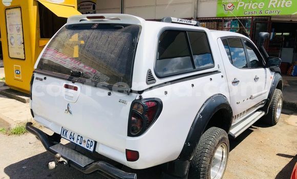 Nunua Ilio tumika Mitsubishi Triton White Gari ndani ya Kwaluseni nchini Manzini Nunua Ilio tumika Mitsubishi Triton White Gari ndani ya Kwaluseni nchini Manzini
