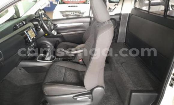 Buy Used Toyota Hilux White Car in Mbabane in Manzini Buy Used Toyota Hilux White Car in Mbabane in Manzini