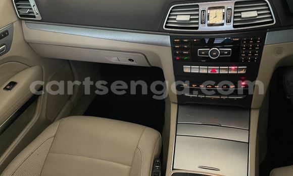 Acheter Occasion Voiture Mercedes-Benz E-Classe Rouge à Mbabane, Manzini Acheter Occasion Voiture Mercedes-Benz E-Classe Rouge à Mbabane, Manzini