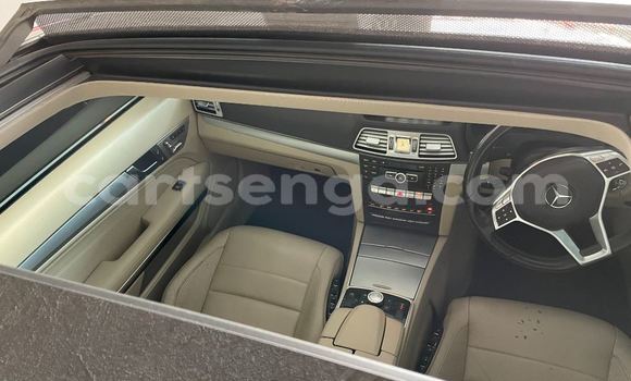 Acheter Occasion Voiture Mercedes-Benz E-Classe Rouge à Mbabane, Manzini Acheter Occasion Voiture Mercedes-Benz E-Classe Rouge à Mbabane, Manzini