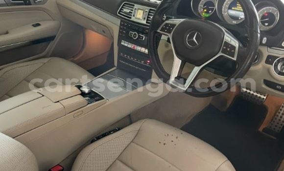 Acheter Occasion Voiture Mercedes-Benz E-Classe Rouge à Mbabane, Manzini Acheter Occasion Voiture Mercedes-Benz E-Classe Rouge à Mbabane, Manzini