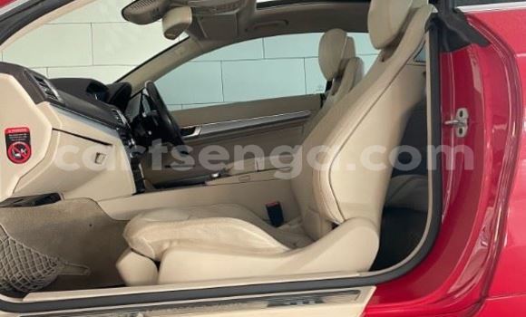 Acheter Occasion Voiture Mercedes-Benz E-Classe Rouge à Mbabane, Manzini Acheter Occasion Voiture Mercedes-Benz E-Classe Rouge à Mbabane, Manzini