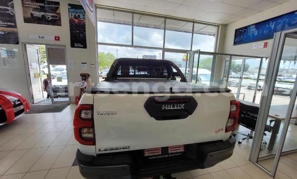 Acheter Occasion Voiture Toyota Hilux Blanc à Mbabane, Manzini Acheter Occasion Voiture Toyota Hilux Blanc à Mbabane, Manzini