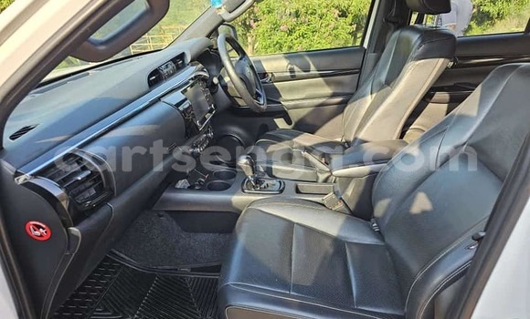 Acheter Occasion Voiture Toyota Hilux Blanc à Hlatikulu, Shiselweni District Acheter Occasion Voiture Toyota Hilux Blanc à Hlatikulu, Shiselweni District