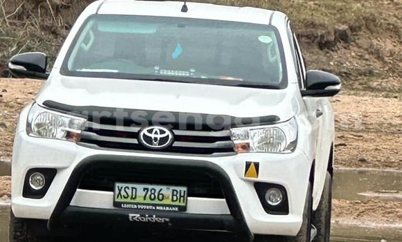 Nunua Ilio tumika Toyota Alphard White Gari ndani ya Bulembu nchini Hhohho