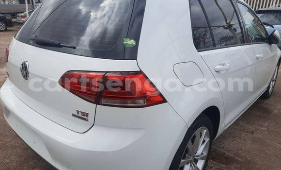 Nunua Ilio tumika Volkswagen Beetle White Gari ndani ya Kwaluseni nchini Manzini Nunua Ilio tumika Volkswagen Beetle White Gari ndani ya Kwaluseni nchini Manzini