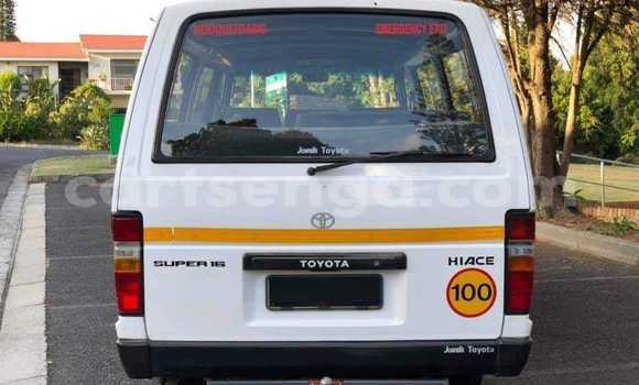 Buy Used Toyota Hiace Silver Car in Mbabane in Manzini Buy Used Toyota Hiace Silver Car in Mbabane in Manzini