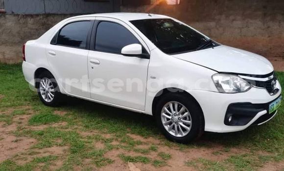 Nunua Ilio tumika Toyota Etios White Gari ndani ya Bulembu nchini Hhohho