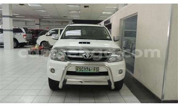 Buy Used Toyota Fortuner White Car in Ezulwini in Hhohho Buy Used Toyota Fortuner White Car in Ezulwini in Hhohho