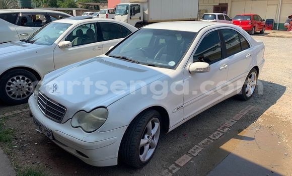 Nunua Ilio tumika Mercedes-Benz C-Classe White Gari ndani ya Hluti nchini Wilaya ya Shiselweni Nunua Ilio tumika Mercedes-Benz C-Classe White Gari ndani ya Hluti nchini Wilaya ya Shiselweni