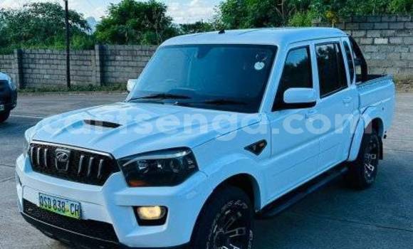 Nunua Ilio tumika Mahindra Commander White Gari ndani ya Ezulwini nchini Hhohho