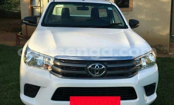 Nunua Ilio tumika Toyota Hilux White Gari ndani ya Ezulwini nchini Hhohho Nunua Ilio tumika Toyota Hilux White Gari ndani ya Ezulwini nchini Hhohho