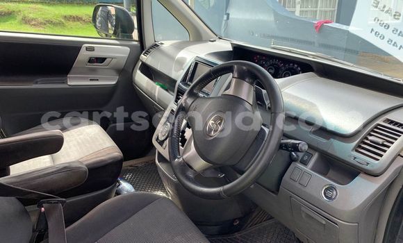 Nunua Ilio tumika Toyota Voxy Black Gari ndani ya Bulembu nchini Hhohho Nunua Ilio tumika Toyota Voxy Black Gari ndani ya Bulembu nchini Hhohho