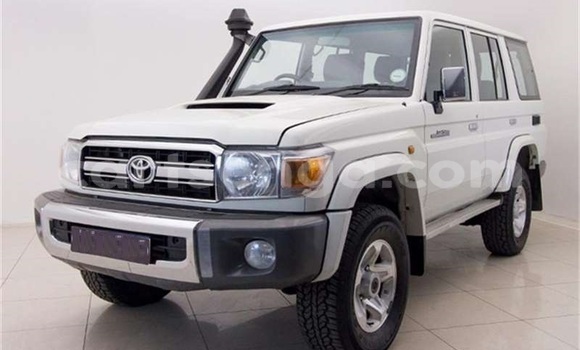 Buy Used Toyota Land Cruiser White Car in Ezulwini in Hhohho Buy Used Toyota Land Cruiser White Car in Ezulwini in Hhohho