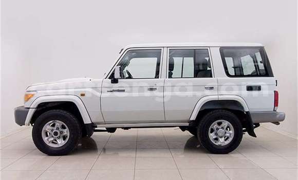 Buy Used Toyota Land Cruiser White Car in Ezulwini in Hhohho Buy Used Toyota Land Cruiser White Car in Ezulwini in Hhohho