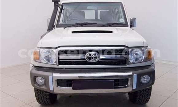 Buy Used Toyota Land Cruiser White Car in Ezulwini in Hhohho Buy Used Toyota Land Cruiser White Car in Ezulwini in Hhohho