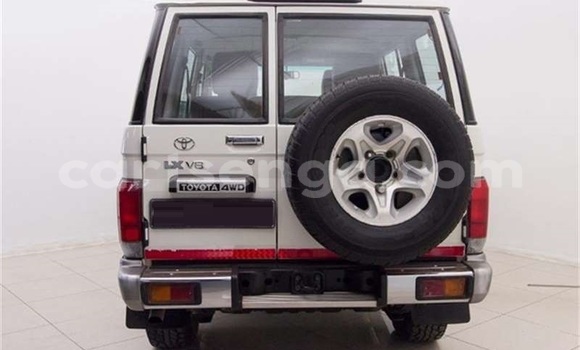 Buy Used Toyota Land Cruiser White Car in Ezulwini in Hhohho Buy Used Toyota Land Cruiser White Car in Ezulwini in Hhohho