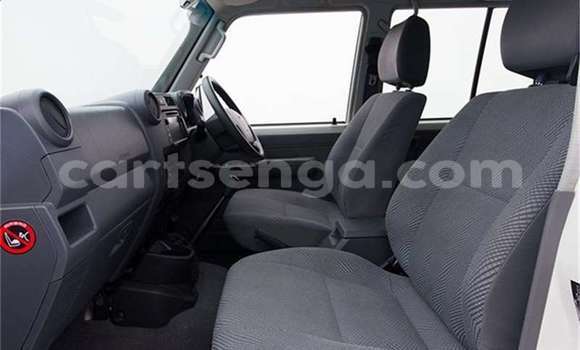Buy Used Toyota Land Cruiser White Car in Ezulwini in Hhohho Buy Used Toyota Land Cruiser White Car in Ezulwini in Hhohho