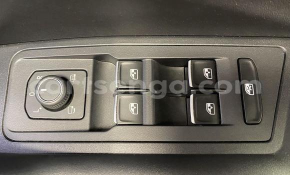 Acheter Occasion Voiture Volkswagen T-Roc Blanc à Manzini, Manzini Acheter Occasion Voiture Volkswagen T-Roc Blanc à Manzini, Manzini