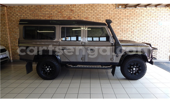 Buy Used Land Rover Defender Brown Car in Ezulwini in Hhohho Buy Used Land Rover Defender Brown Car in Ezulwini in Hhohho