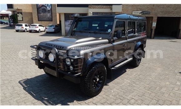 Buy Used Land Rover Defender Brown Car in Ezulwini in Hhohho Buy Used Land Rover Defender Brown Car in Ezulwini in Hhohho