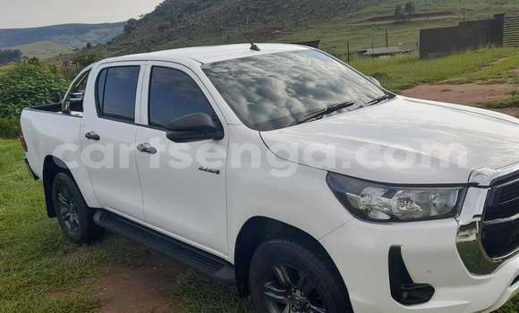 Buy Used Toyota Hilux White Car in Mbabane in Manzini