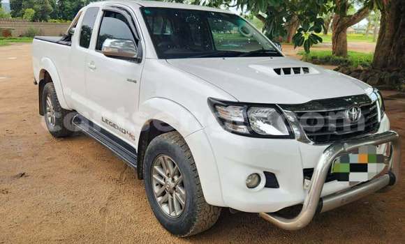 Buy Used Toyota Hilux White Car in Mbabane in Manzini