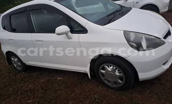 Nunua Ilio tumika Toyota Vitz White Gari ndani ya Manzini nchini Manzini