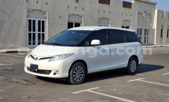 Buy Used Toyota Previa White Car in Mbabane in Manzini