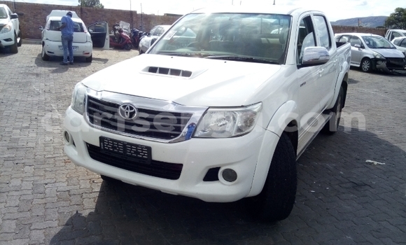 Buy Used Toyota Hilux White Car in Big Bend in Lubombo