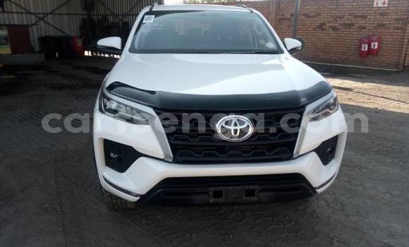 Buy Used Toyota Fortuner White Car in Lobamba in Manzini