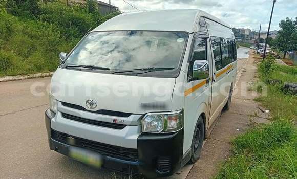 Buy Used Toyota Hiace White Car in Mbabane in Manzini Buy Used Toyota Hiace White Car in Mbabane in Manzini