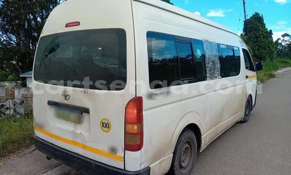 Buy Used Toyota Hiace White Car in Mbabane in Manzini Buy Used Toyota Hiace White Car in Mbabane in Manzini