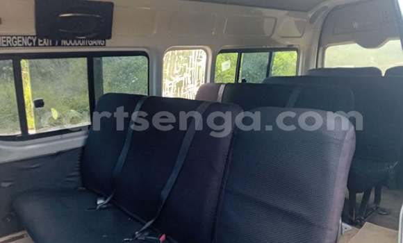 Buy Used Toyota Hiace White Car in Mbabane in Manzini Buy Used Toyota Hiace White Car in Mbabane in Manzini