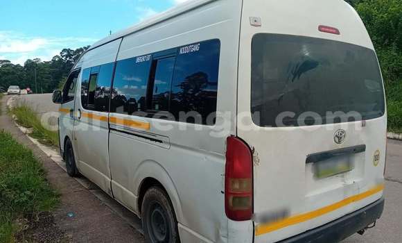 Buy Used Toyota Hiace White Car in Mbabane in Manzini Buy Used Toyota Hiace White Car in Mbabane in Manzini